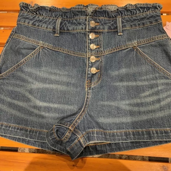 Women’s paper bag button fly shorts- Size 14 - Picture 3 of 9